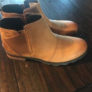 Emelie Chelsea Cognac sorel bootie